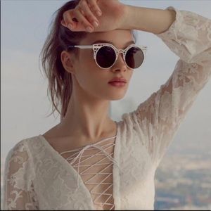 Quay sunglasses white